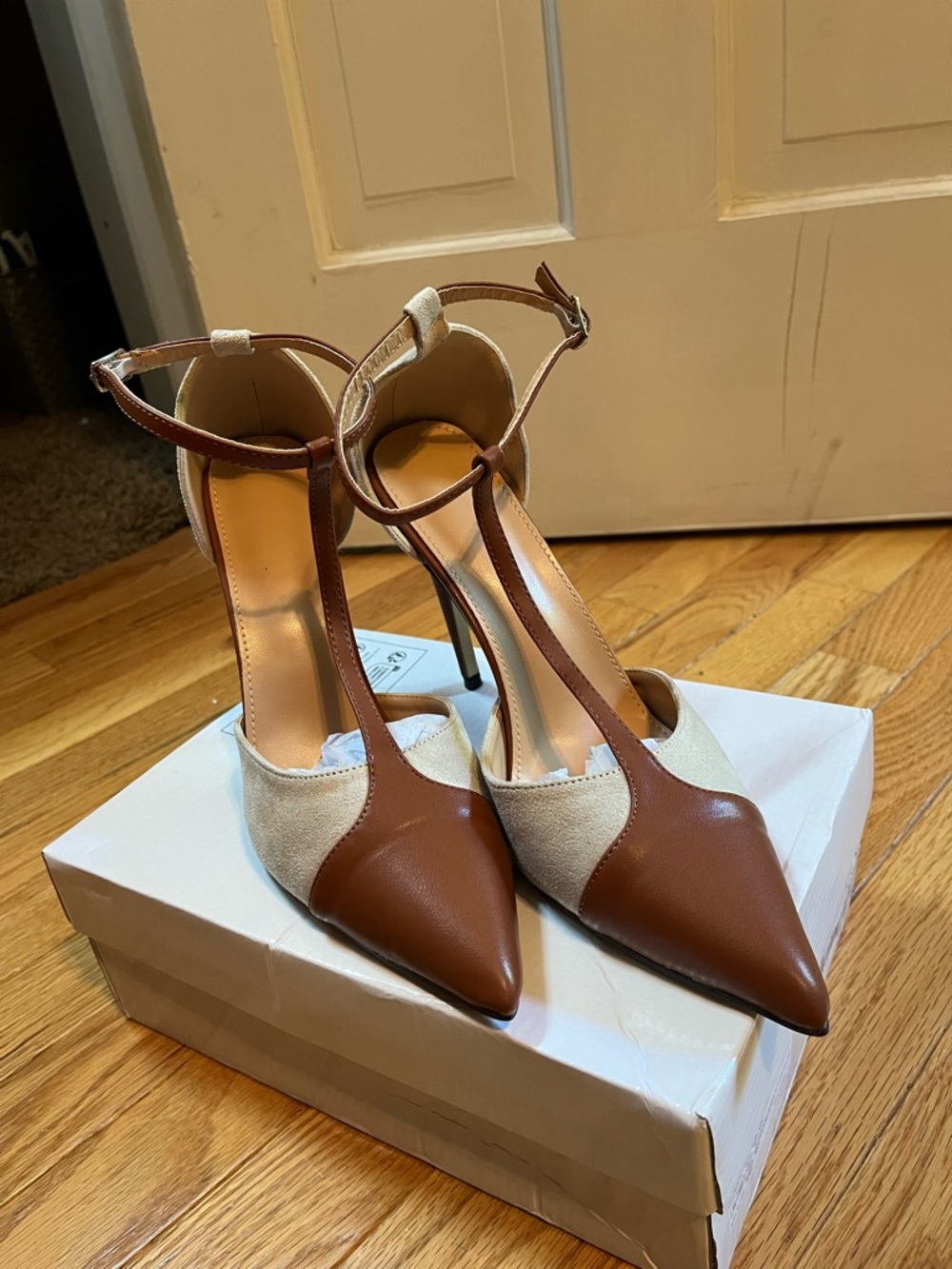 NWT T-Strap Pointed Toe Stiletto Pumps in Faux Leather Brown and Linen Cream